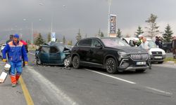 Freni boşalan kamyon zincirleme kazaya neden oldu: 2 yaralı