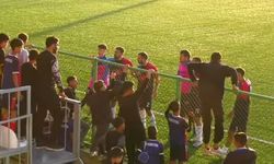 Futbolcular arasında arbede çıktı; maç tatil edildi