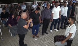 Gaziantep'teki düğünde silah karşıtı pankart açtılar