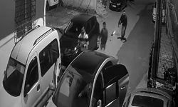 Gece saatlerinde geldikleri sokakta havai fişek ateşleyip kaçtılar