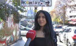 Gençlerin asılarak fotoğraf çektirdiği tabelaya koruma