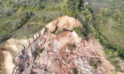 Göçük altında kalan kamyon şoförü için arama kurtarma çalışmaları durduruldu (2)