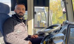 Halk otobüsü şoförü babaya, sefer sırasında kızlarından doğum günü sürprizi