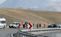 Hareket halindeyken alev alan yolcu minibüsü yandı