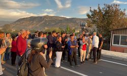 Hatay- Artan kazalara dikkat çekmek için yol kapattılar /Video eklendi