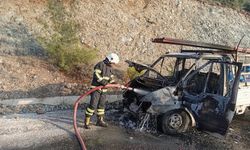 Hatay'da yanan kamyonet, kullanılamaz hale geldi