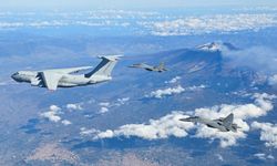 Hindistan'da orduya ait eğitim uçağı düştü