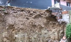 İstanbul - Arnavutköy'de istinat duvarı yıkıldı; 2 bina tahliye edildi - 2 / Ek bilgi ve fotoğrafla