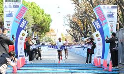 İstanbul - Asya ve Avrupa'yı birleştiren İstanbul Maratonu 47'nci kez koşuldu