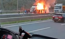 İstanbul - Beykoz'da seyir halindeki kamyon alev alev yandı
