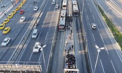 İstanbul- Cevizlibağ'da metrobüsün çarptığı engelli yolcu hayatını kaybetti; kaza kamerada