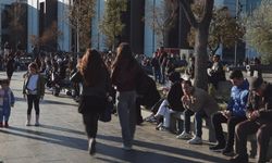 İstanbul- İstanbul'da ara tatil biterken güneşli havayı fırsat bilenler sahilleri doldurdu