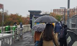 İstanbul- İstanbul'da yağmur etkili oldu, trafikte yoğunluk yaşandı - (Cevizlibağ)
