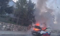 İstanbul- Kağıthane'de hafif ticari araç alev alev yandı