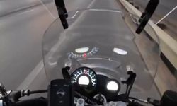 İstanbul- Kartal D-100'de kamyonet yasak yerden yola girdi, motosikletli son anda kurtuldu