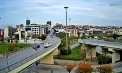 İstanbul- Maltepe'de hatalı sollama kazaya neden oldu; kaza kamerada