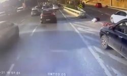 İstanbul- Maltepe'de motosiklet otomobile çarptı; kaza kamerada