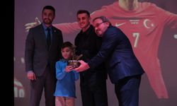 İstanbul- Minik Aras'ın başkanlık vaadi gerçek oldu: Kerem Aktürkoğlu öğrencilerle buluştu