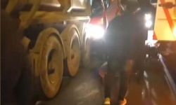 İstanbul - Silivri TEM Otoyolu'nda zincirleme kaza; yaralı şoförü itfaiye kurtardı