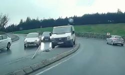 İstanbul - Sultangazi'de refüjü aşan minibüsün başka minibüse çarptığı kaza kamerada