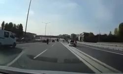 İstanbul - Sultangazi'de sapağa son anda giren hafif ticari araç kazaya neden oldu