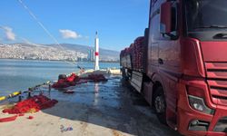 İzmir'de kaçak avlanan 27 ton kara midye ele geçirildi