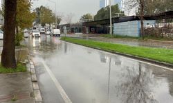 İzmir'de sağanak etkili oldu; yollar göle döndü, dereler taştı / Ek fotoğraflar