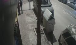 Kaldırımdakilerden kenara çekilmelerini isteyip iş yerine ateş açtı; o anlar kamerada