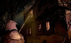 Karabük'te 3 katlı tarihi konakta yangın (2)