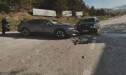 Kastamonu'da 2 otomobil çarpıştı: 3 yaralı
