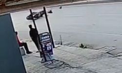 Köpeğe çarpmamak için motosikleti devirerek yaralandı; kaza anı kamerada