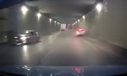 Makas atan sürücü başka araca çarptı; kaza anı kamerada