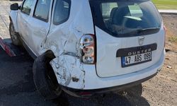 Mardin'de 3 aracın karıştığı kazada TIR alev aldı; o anlar kamerada