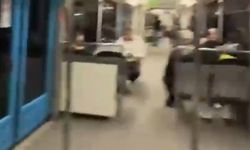 Metroda masa kurup oyun oynadılar