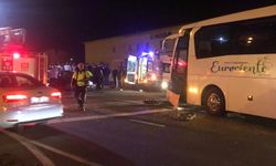 Nevşehir'de tur otobüsü ile otomobil çarpıştı: 2 ölü, 3 yaralı