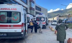 Öğle yemeği yiyen 20 öğrenci, gıda zehirlenmesi şüphesiyle hastaneye kaldırıldı