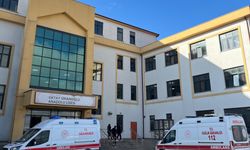 'Öğretmenler Günü'nde evden getirilen yemekleri yiyen 5 lise öğrencisi zehirlenme şüphesiyle hastaneye kaldırıldı