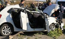 Otomobil, ağaca ve elektrik direğine çarptı: Anne ve bebeği öldü, 4 yaralı (2)