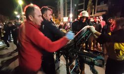 Otomobil elektrik direğine çarptı; 2 yaralı