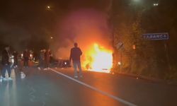 Otomobil ile çarpışan motosiklet yandı: 1'i ağır 2 yaralı