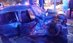 Otomobil ile çarpışan yolcu minibüsü, sulama kanalına düştü: 10 yaralı