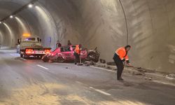 Otomobil tünel duvarına çarptı: 2 yaralı