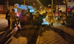 Otomobilin minibüse çarptığı kaza kamerada; 3 yaralı