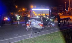 Polisten kaçarken otomobili ile kaza yaptı; 2 yaralı