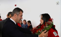 Riyad'da bronz madalya kazanan milli sporcu Berna Tut' törenle karşılandı
