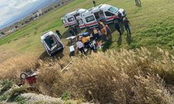 Salihli'de otomobil tarlaya uçtu; 1'i bebek 5 yaralı