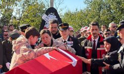 Şehit Astsubay Başçavuş Aykut'u, eşi ve oğlu parkasını giyerek son yolculuğuna uğurladı / Ek fotoğraflar