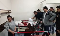 Servis minibüsü ile hafif ticari araç çarpıştı: 13'ü çocuk 19 yaralı