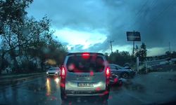 Ters şeride giren otomobile, motosiklet çarptı; 2 yaralı (2)