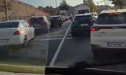 Tunceli'de sürücüler, fermuar yöntemiyle ambulansa yol verdi